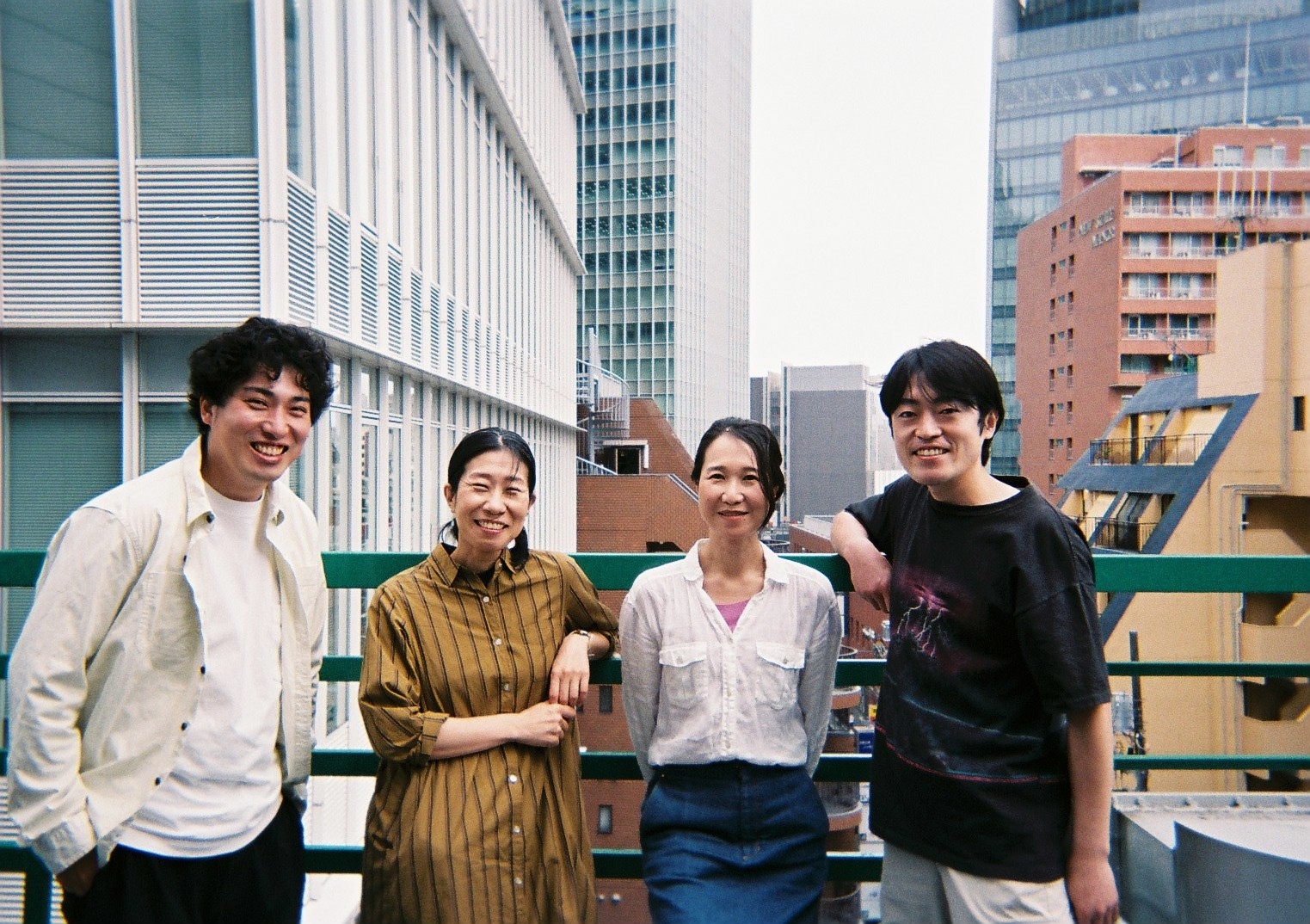 左から島村和秀（情熱のフラミンゴ）、西田夏奈子、兵藤公美（青年団）、秋場清之（情熱のフラミンゴ）