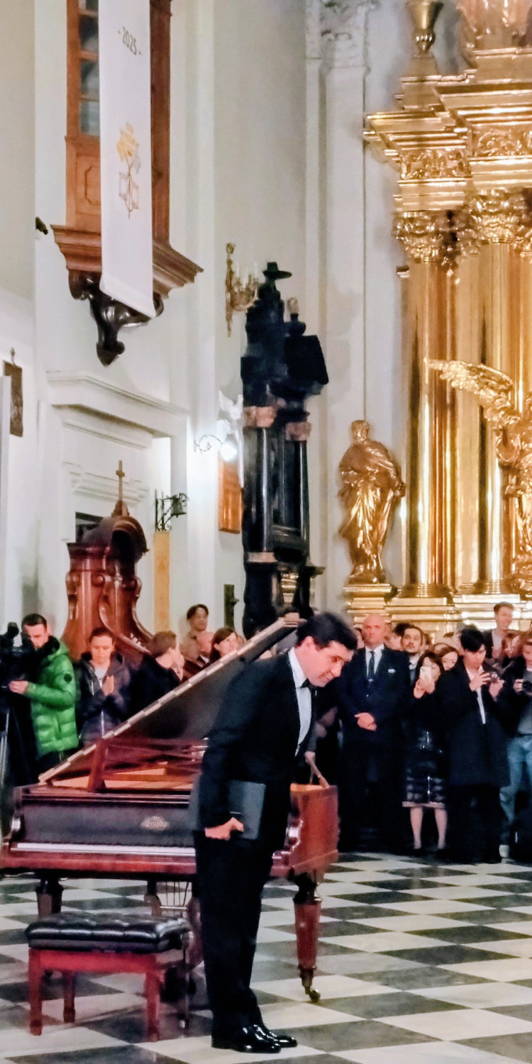 聖十字架教会でのコンサートの様子（撮影＝朝岡久美子）