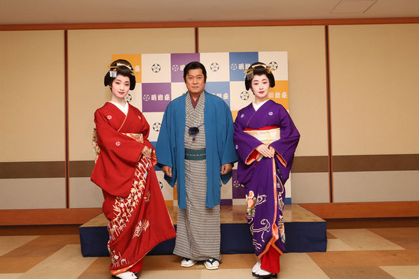 （左から）剛力彩芽、松平健、檀れい