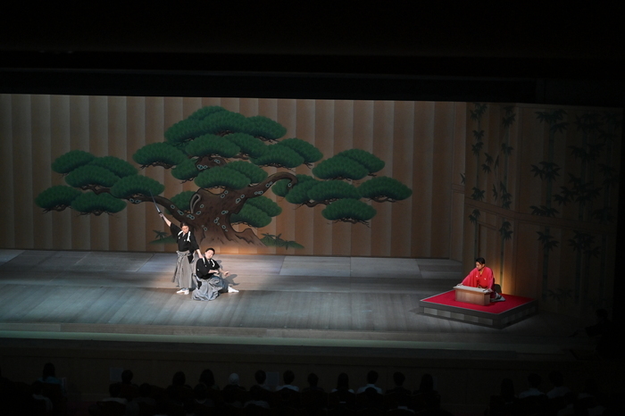 『歌舞伎の講釈』より　左から片岡佑次郎、片岡愛治郎、旭堂南龍