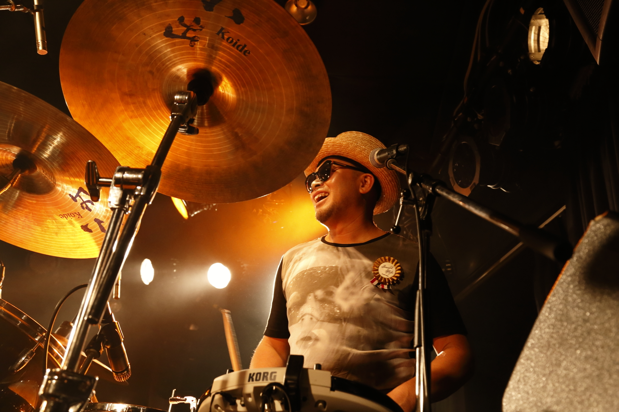 H ZETTRIO