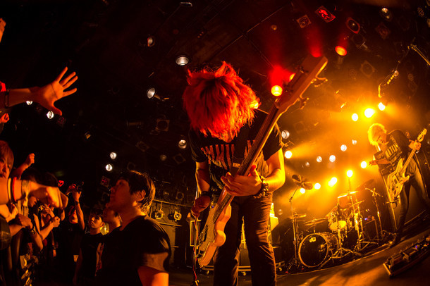 NAMBA69「LET IT ROCK TOUR 2015」東京・渋谷CLUB QUATTRO公演の様子。