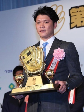 菅野と同じく2年連続2回目の受賞となった坂本勇人
