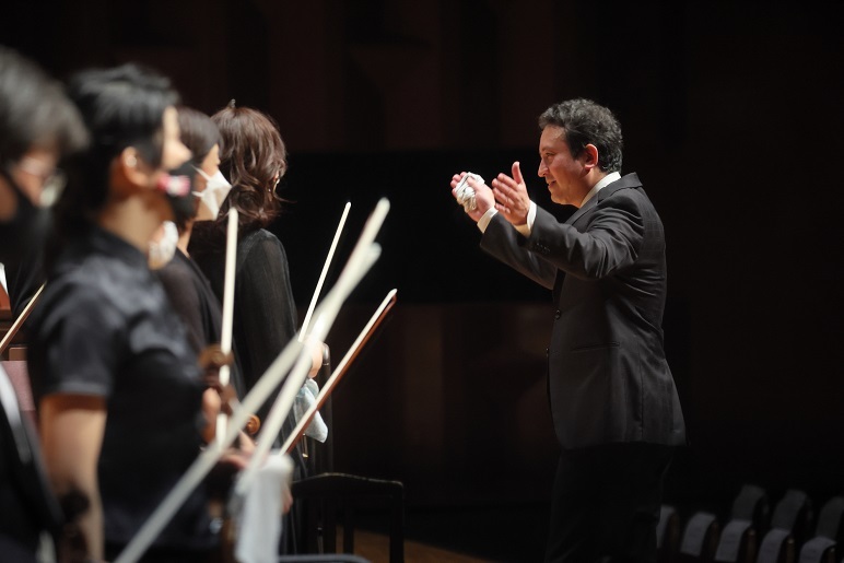 大阪交響楽団とオペラだけでなく、シンフォニーも沢山やってみたいです 　(C)飯島隆