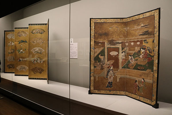 右が《扇屋軒先図》江戸時代 17世紀（大阪市立美術館所蔵・田万コレクション）