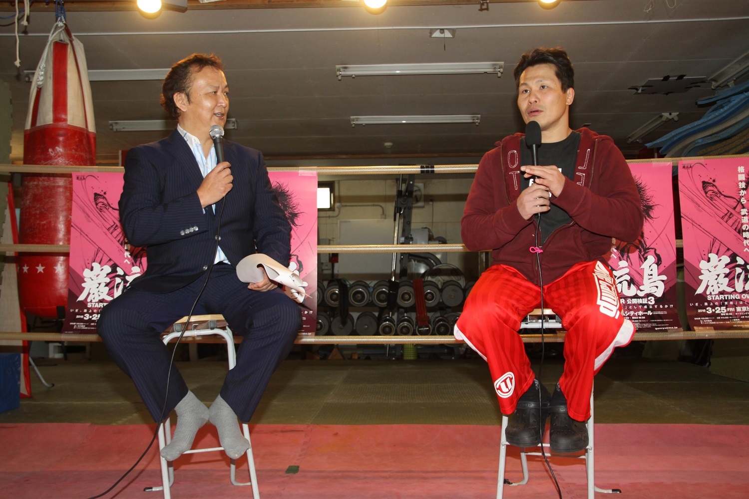 田村潔司/左側は今回の試合をマッチメイクした谷川貞治氏