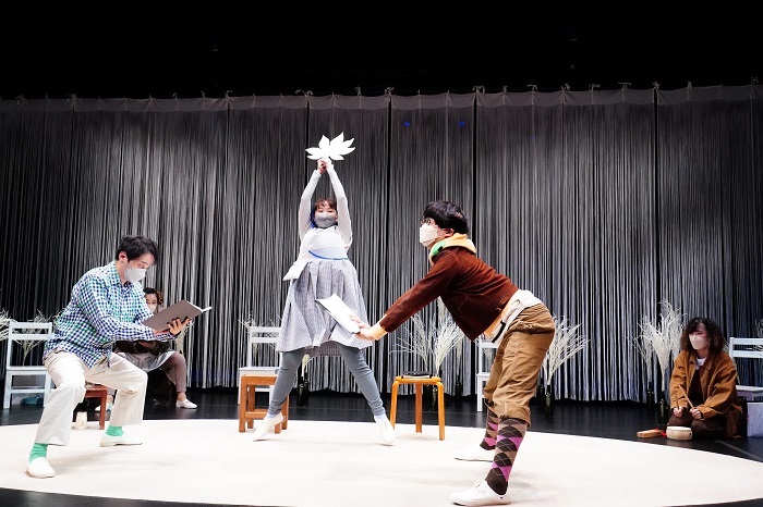  子どものためのリーディング＋ワークショップ公演『ホーム』 撮影：田中亜紀