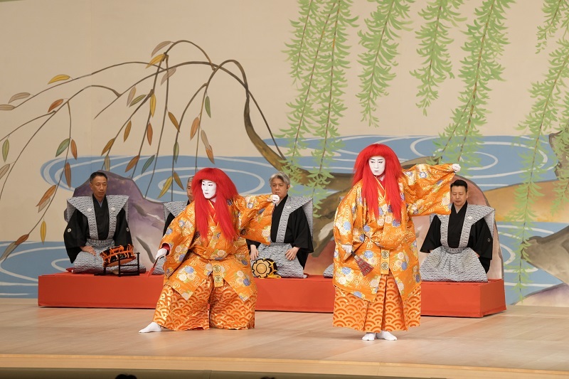 第一部『猩々』（左より）猩々=中村勘九郎、猩々=松本幸四郎 ／(C)松竹