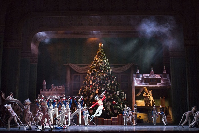くるみ割り人形 THE NUTCRACKER. Artists of The Royal Ballet, Act II  (c) 2016 ROH. Photograph by Helen Maybanks