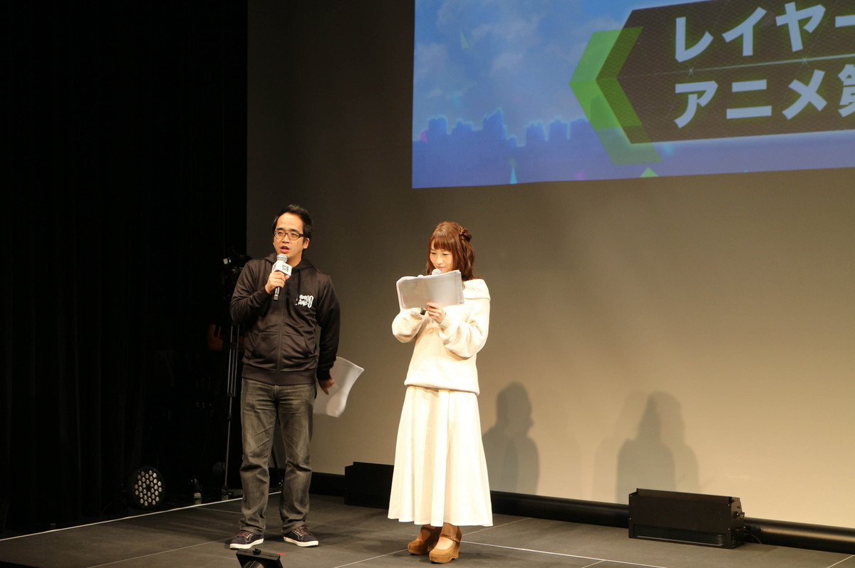 MCのふたり。左から音響監督の納谷僚介、クレア役の声優・巽悠衣子