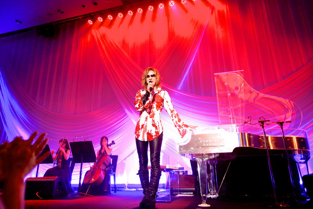 「EVENING with YOSHIKI in Tokyo Japan 2015」8月15日公演でのYOSHIKI。（写真提供：ジャパンミュージックエージェンシー）