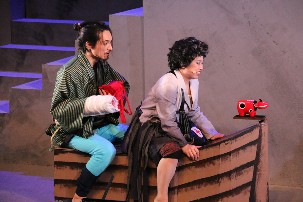 唐橋充、伊藤修子「おん・すてーじ　真夜中の弥次さん喜多さん」 (C）しりあがり寿／2015おんすて弥次喜多