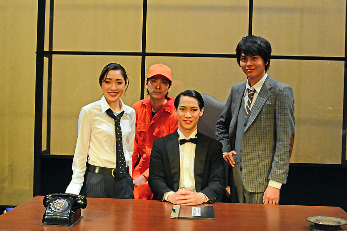 （左から）文音、黒羽麻璃央、味方良介、多和田秀弥