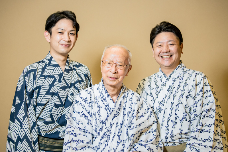 （左から）市川右田六、市川寿猿、市川青虎