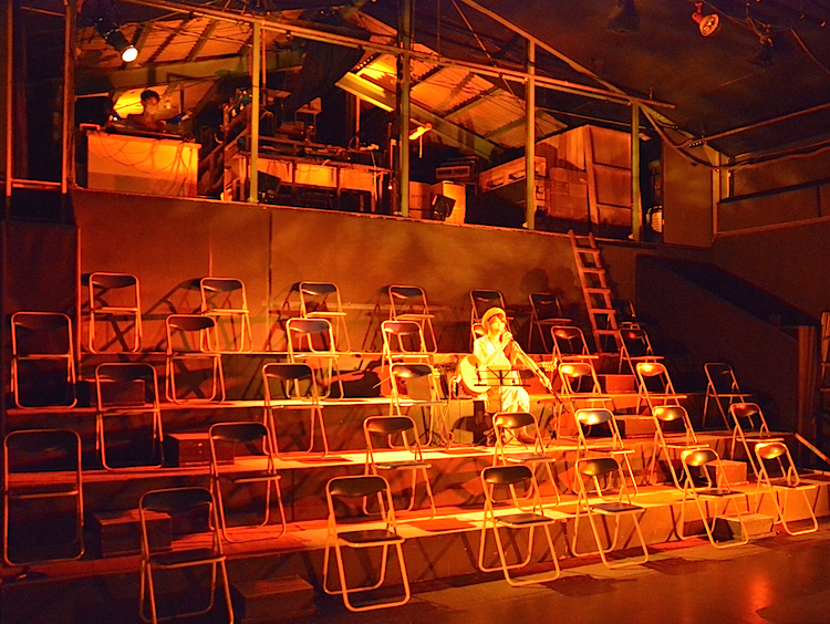 『JAPAN#31 プロジェクト』「ナビロフト」劇場内ライトアップの様子