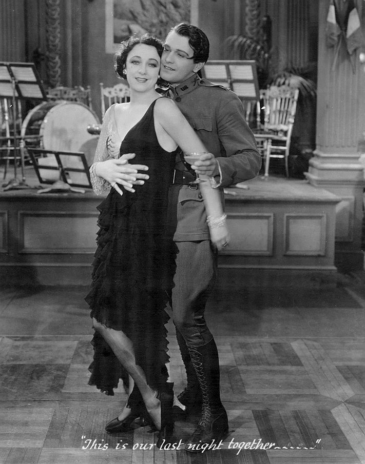 ローレンスの映画初主演作「春宵巴里合戦」（1929年）の一場面