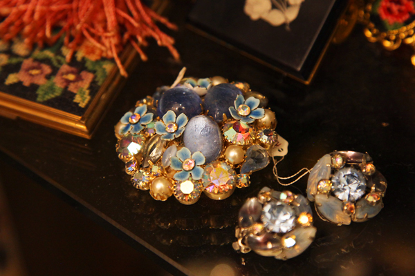 結婚式ならではのサムシング･ブルーのアクセサリーも揃う