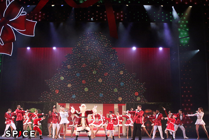 子供も大人も楽しめるハッピーなショーの集大成『ブロードウェイ クリスマス・ワンダーランド2023』が開幕