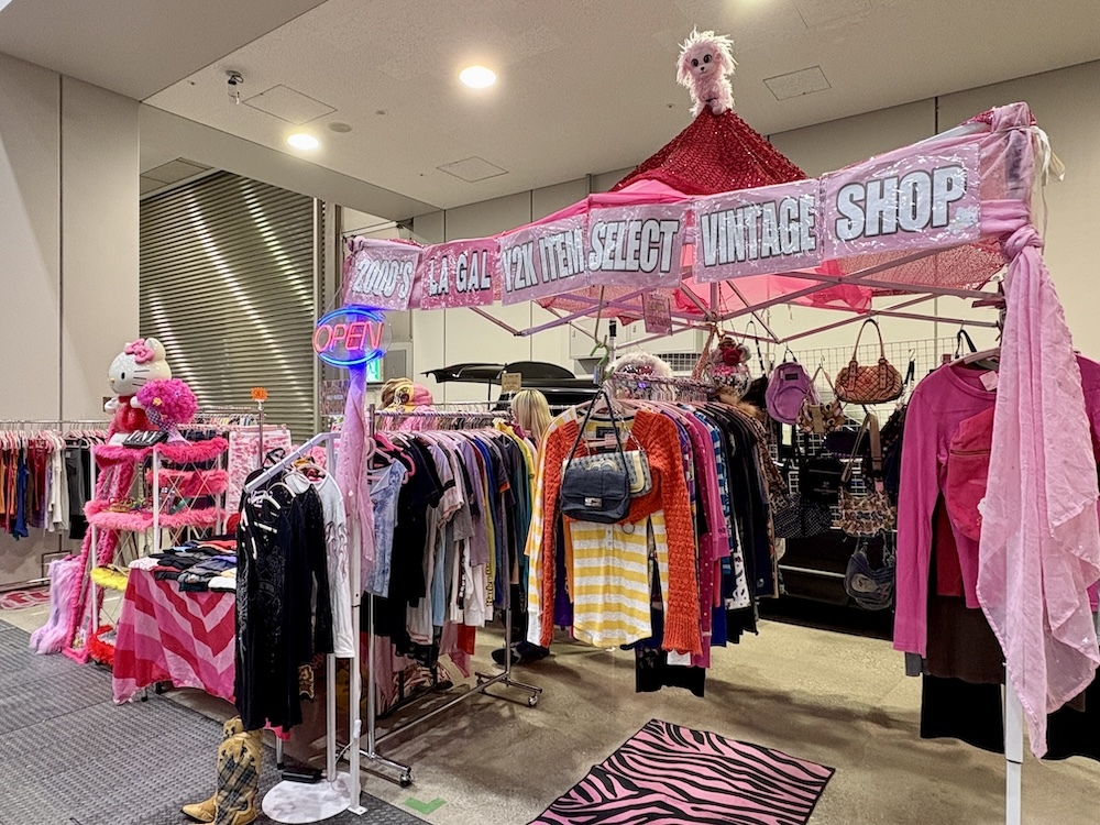 2000's LA、平成カルチャーにインスパイアされた完全Y2K セレクトショップ「マンモーニバイモンチャン」。店舗は店長曰く“春日部の僻地”にあるそう。