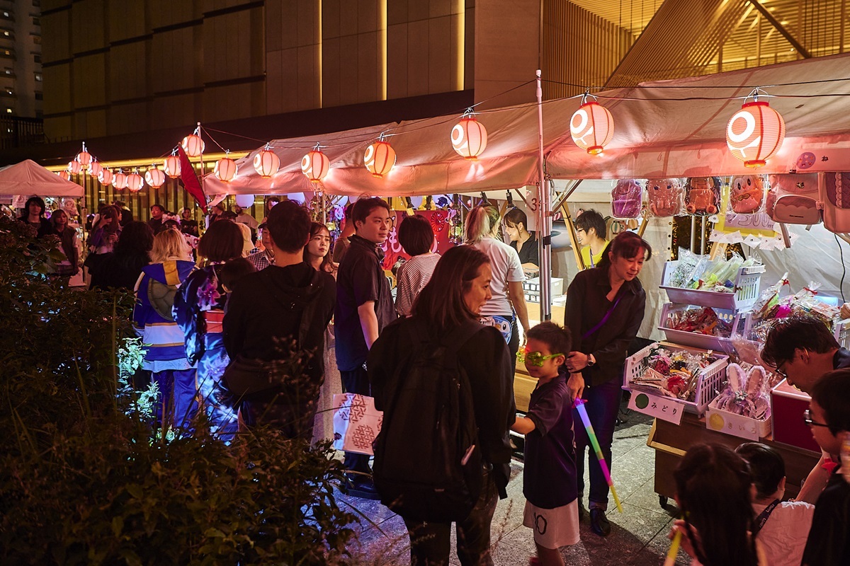 夜店も多数、子どもたちが楽しそうなのも印象的だった。 撮影：大橋祐希