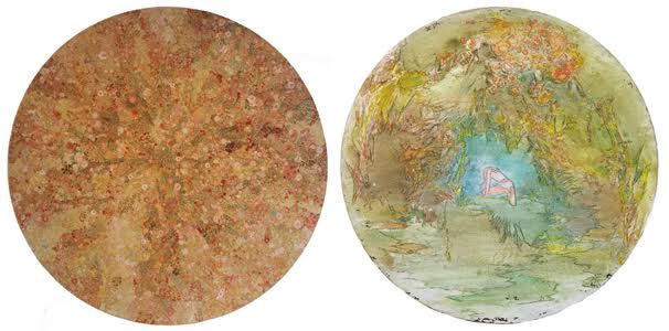 （左）今村文《無題》2016年、エンカウスティーク、パネル、漆喰、直径 170×4.0(D) cm （右）森田晶子《漂着》2017年、パネルに油彩とアクリル、直径 47cm