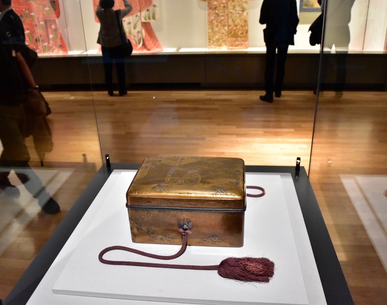 夕顔蒔絵手箱　重要文化財　室町時代・15世紀　京都・相国寺蔵