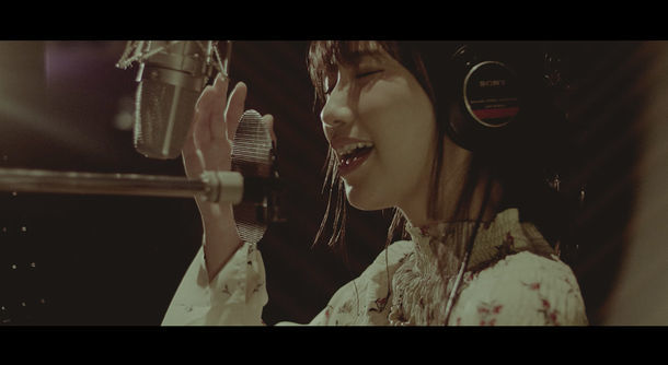 上野優華「しるし」ミュージックビデオのワンシーン。