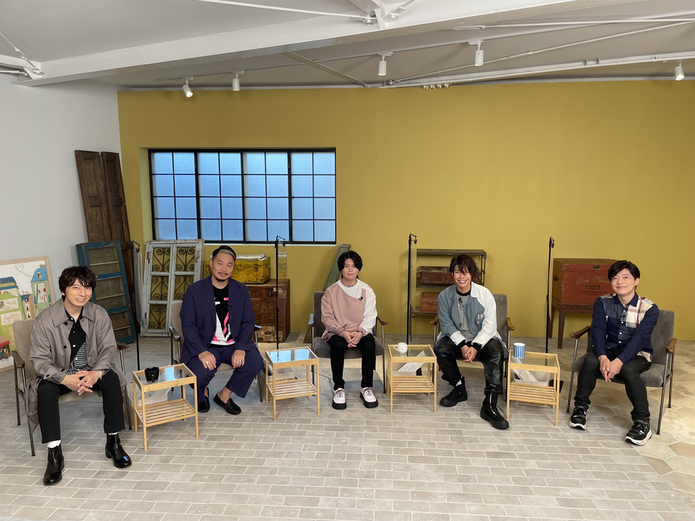 左から、羽多野渉、加藤達也、斉藤壮馬、佐藤拓也、川原慶久 （c）BNOI/アイナナ製作委員会