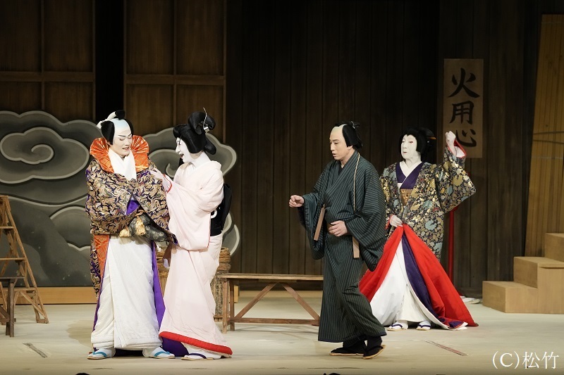 夜の部『歌舞伎絶対続魂 幕を閉めるな』（左より）坂田虎尾=市川染五郎、油屋遊女お久=坂東新悟、狂言作者花桐冬五郎=松本幸四郎、榊山あやめ=市川高麗蔵