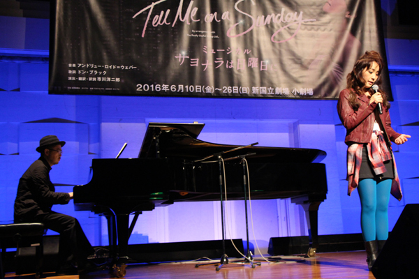 音楽監督の江草啓太(左)が本番でもピアノ演奏を務める