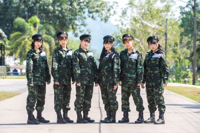 『AKB48 ネ申テレビ  甘えた自分にローキック！タイ陸軍士官学校入学』 （C）東北新社