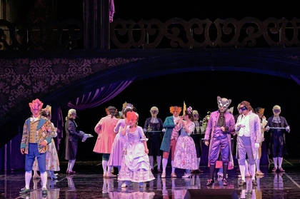 新国立劇場、稀代のプレイボーイの華麗なる恋の遍歴と衝撃的な最期を描いたオペラ『ドン・ジョヴァンニ』を上演