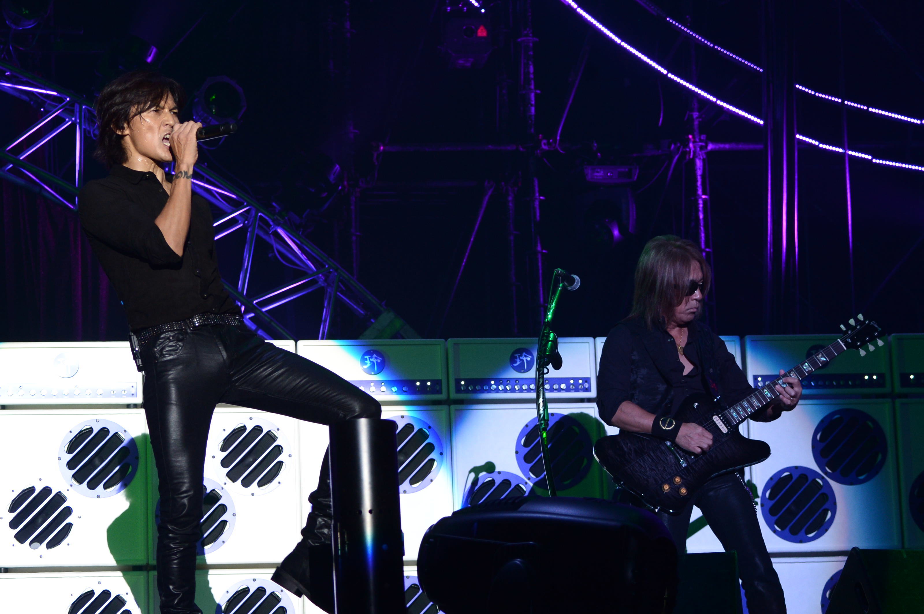 B'z  Photo by 達川範一