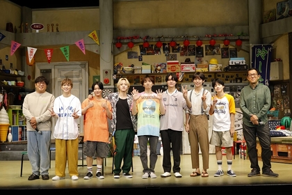 川崎皇輝、元木湧ら東西ジュニアが出演　舞台『サマータイムマシン・ブルース』が開幕し、舞台写真・取材会レポートが公開