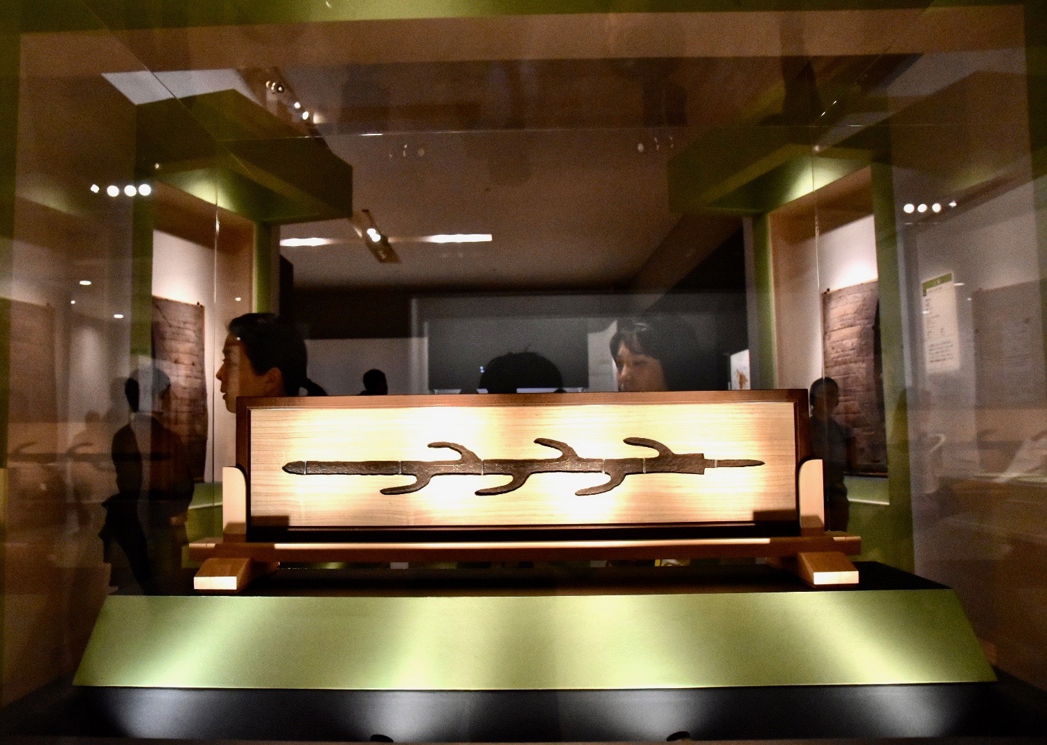七支刀（国宝）　古墳時代 ４世紀　奈良・石上神宮