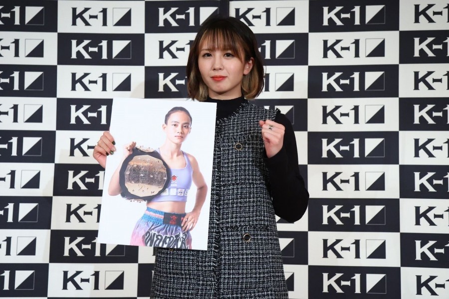 王者パヤーフォンの写真を手にベルト奪取に燃える菅原美優