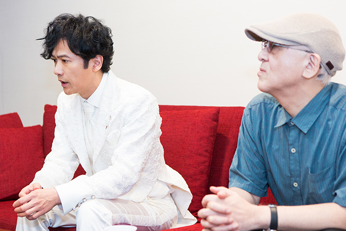 （左から）稲垣吾郎、鈴木聡