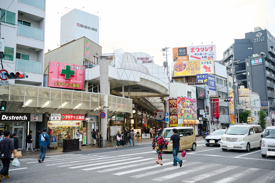 有料席は交差点を渡って右へ