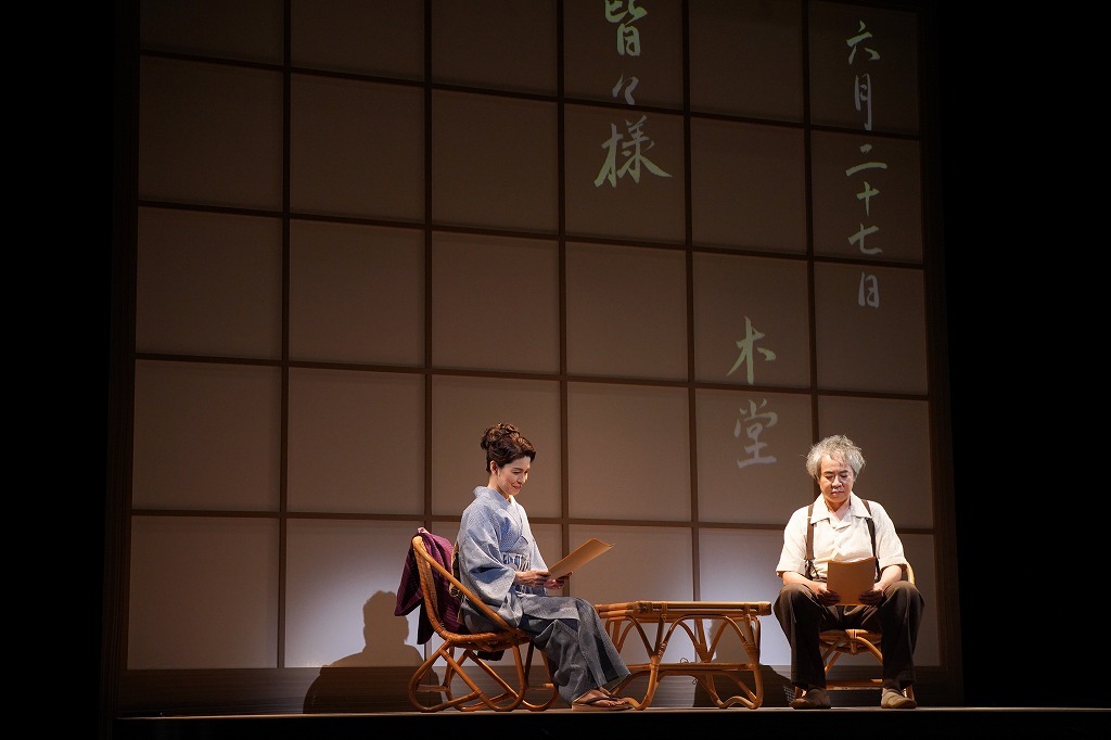 朗読劇より　（左から）高田聖子、入江雅人 撮影：宮川舞子