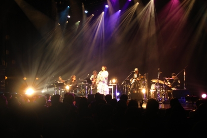 ⽇本橋三井ホールで開催、『⼟岐⿇⼦ SPECIAL LIVE “Serendipities!” feat.川⼝⼤輔』のオフィシャルレポートが到着