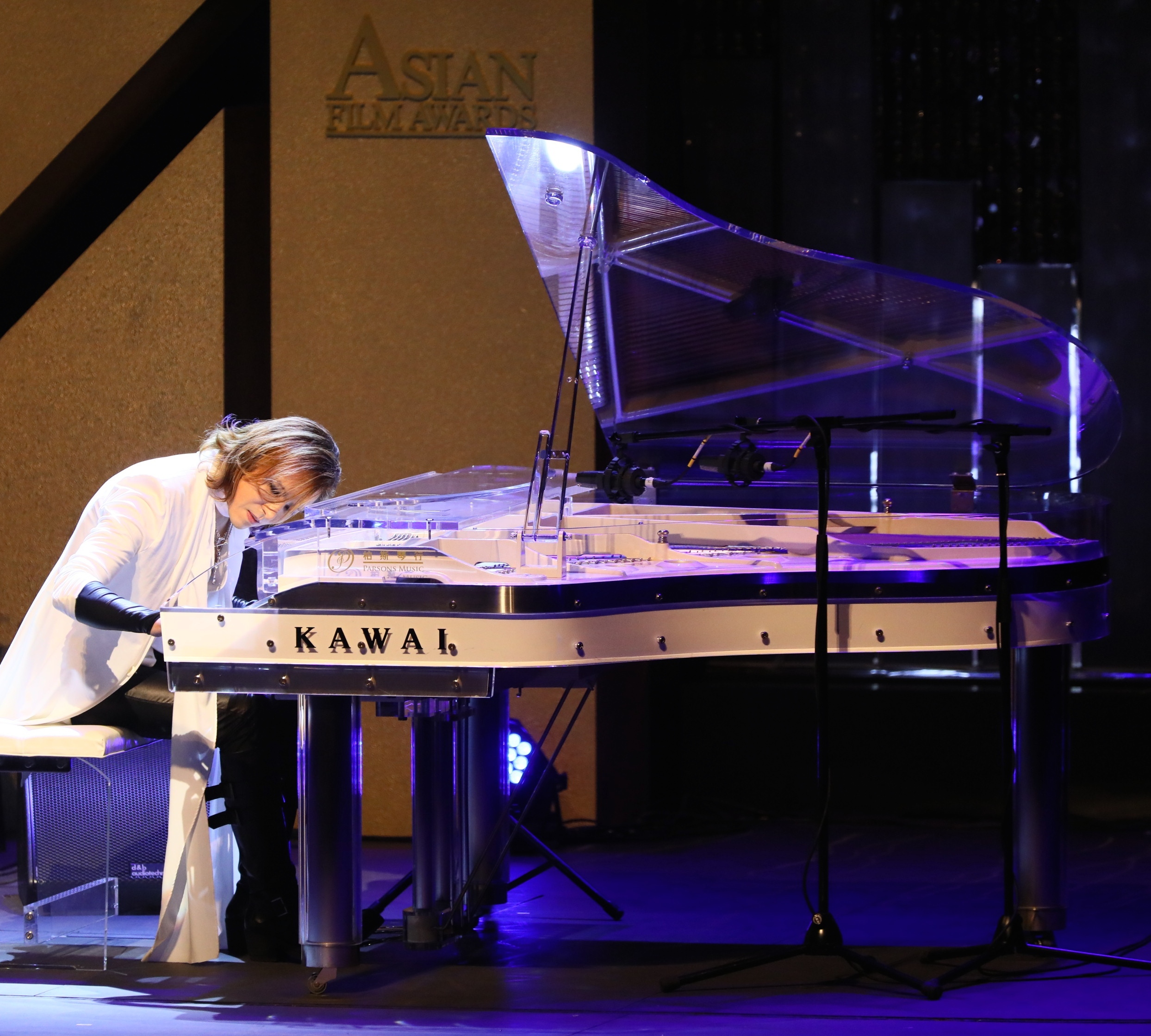 YOSHIKI