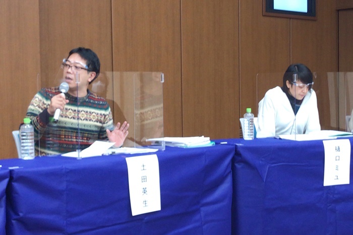 公開選評会より。選考委員の土田英生（左）、樋口ミユ（右）。