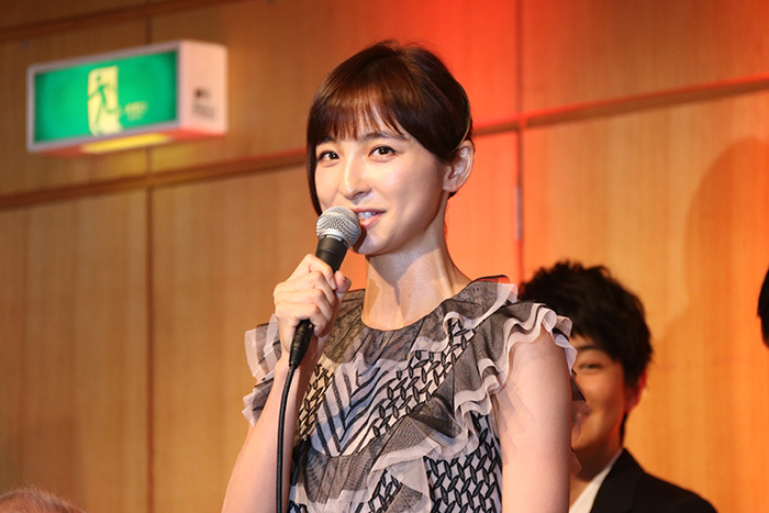 篠田麻里子