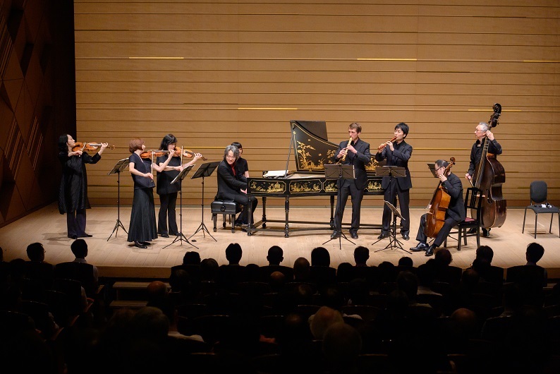 チェンバロの弾き振りはお手のモノ。BCJのコンサートから。 　　(c) Ayumi Kakamu