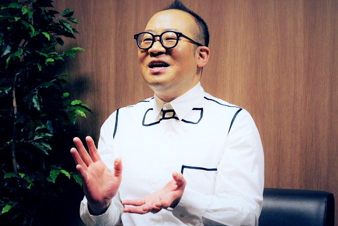 「蝶々夫人」のゴローは特別なレパートリーと話す晴雅彦。
