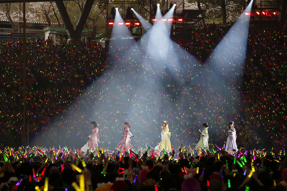 ももいろクローバーZ 　Photo by HAJIME KAMIIISAKA+Z
