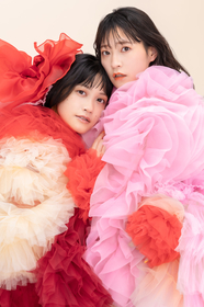 岩田陽葵・小泉萌香による声優ユニットharmoe、「愛」をテーマにした2ndアルバム『radii』のジャケット＆アーティスト写真公開