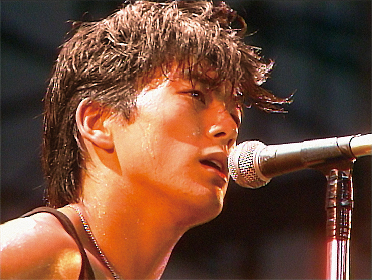 尾崎豊のデビュー当時から二十代前半のライブ映像と貴重な映像で構成した『尾崎豊を探して』2020年1月全国公開