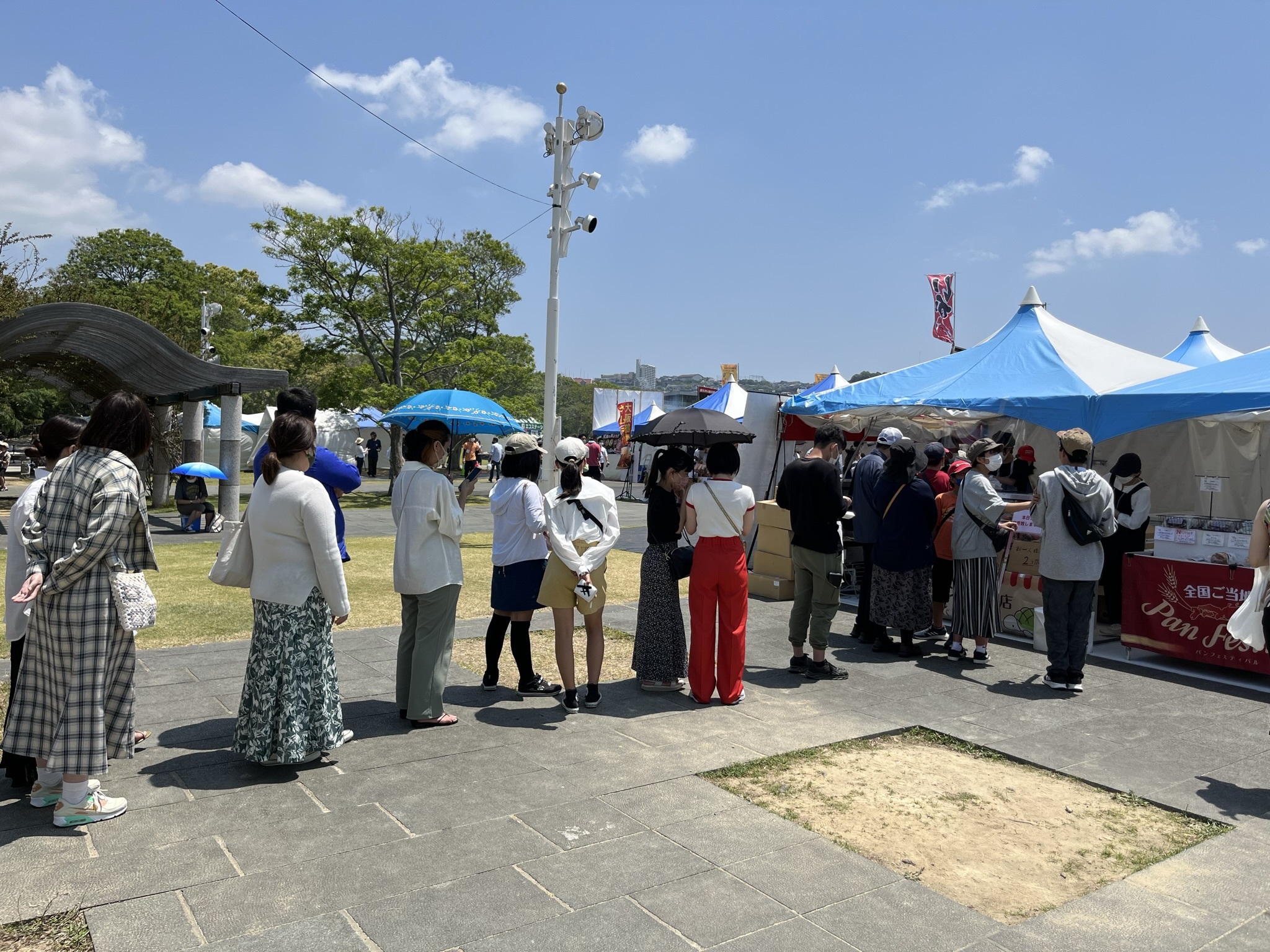 販売時刻前から行列が