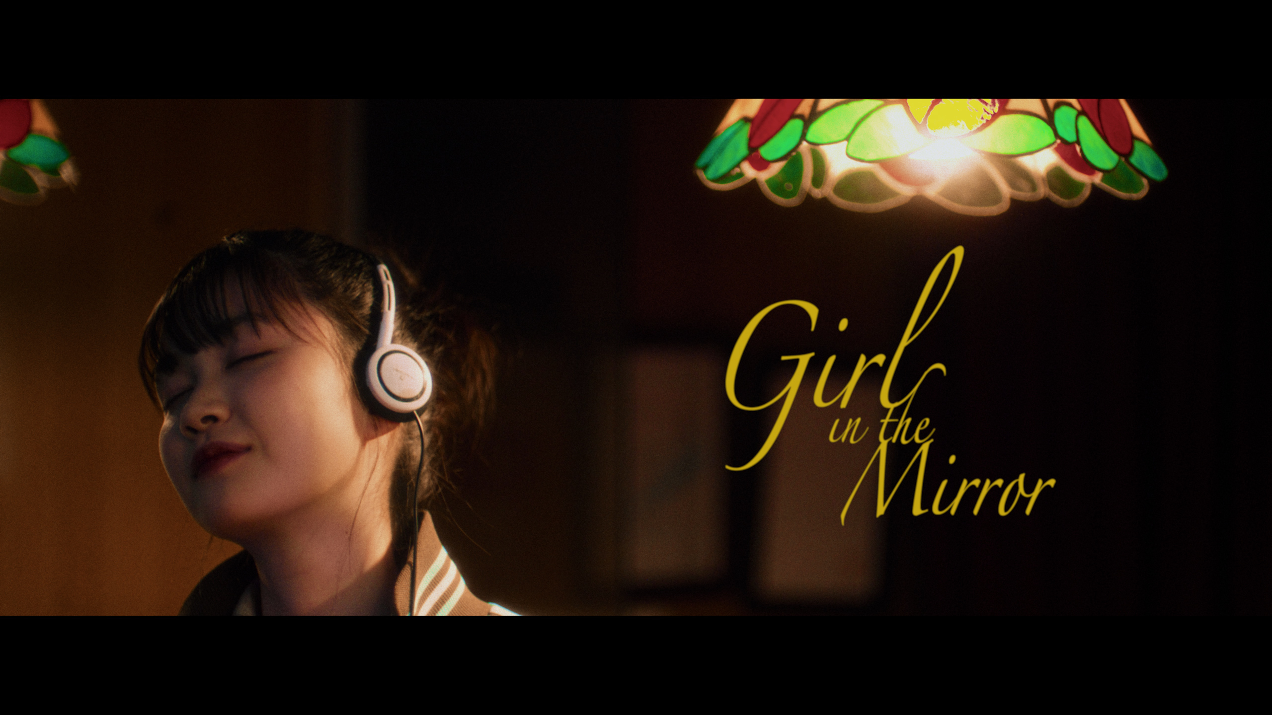 「Girl in the mirror」ミュージックビデオサムネイル